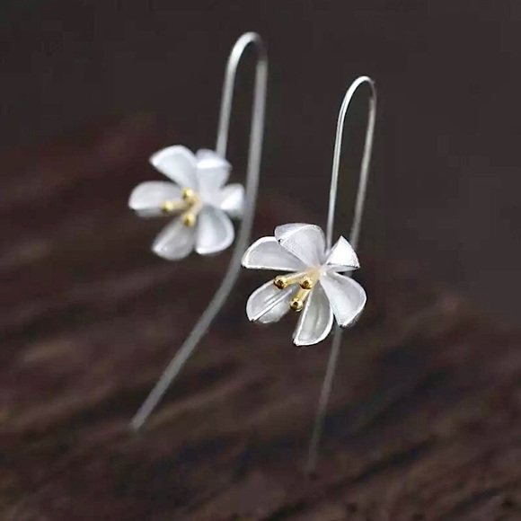 Oriental Blossom Floral Unique Silver/Gold Earring - Picture 5 of 12